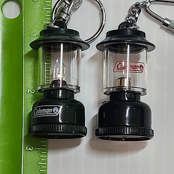 Set of 2 Coleman Vintage Miniature Lantern - Picture 2 of 5